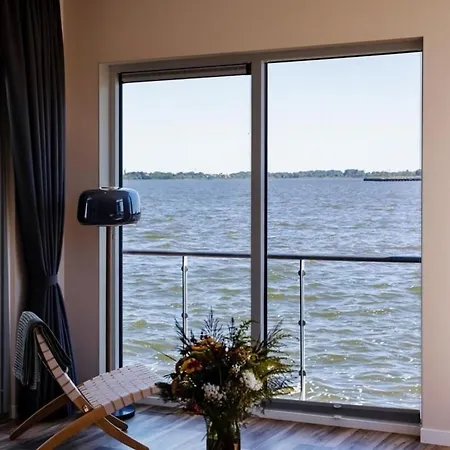 Hausboot Meerkraft * Ribnitz-Damgarten