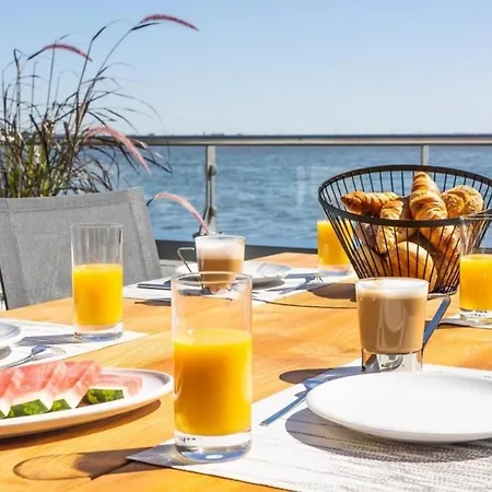 Hausboot Meerkraft Hotel na wodzie