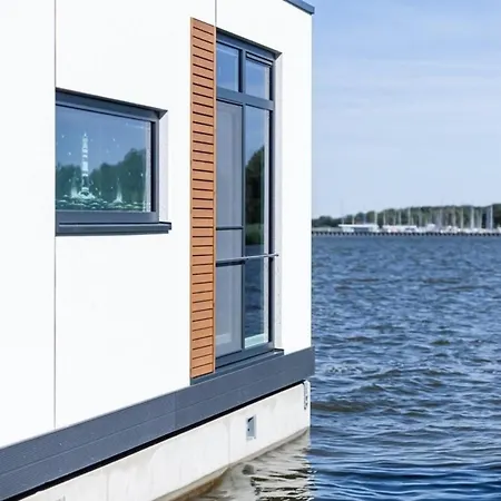 Hausboot Meerkraft Hotel na wodzie *